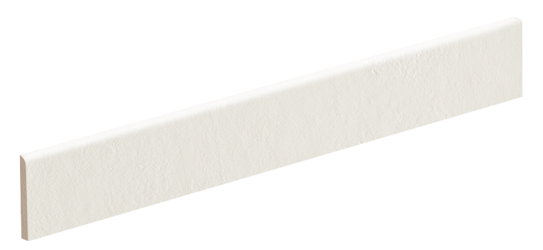 Fliesensockel aus Feinsteinzeug, cremefarben.